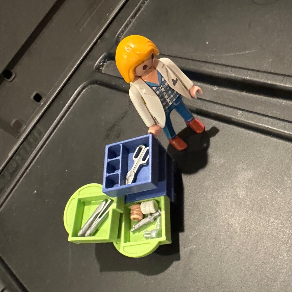 Vintage Playmobil Geobra doctor figure and accessories - Picture 8 of 13